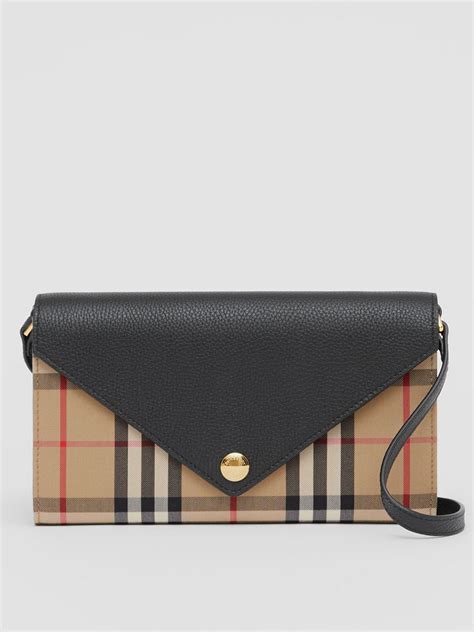 burberry damen brieftasche aus leder mit kettenriemen|burberry münzbörse damen.